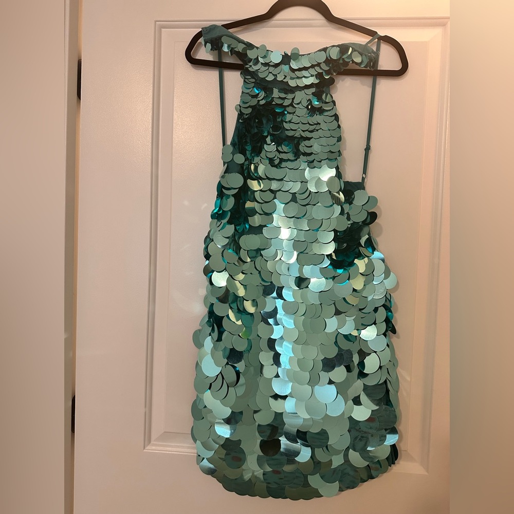 A nice backless sequins dress